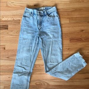 Abercrombie 90’s Ultra High Rise straight EXTRA LONG Denim Jeans